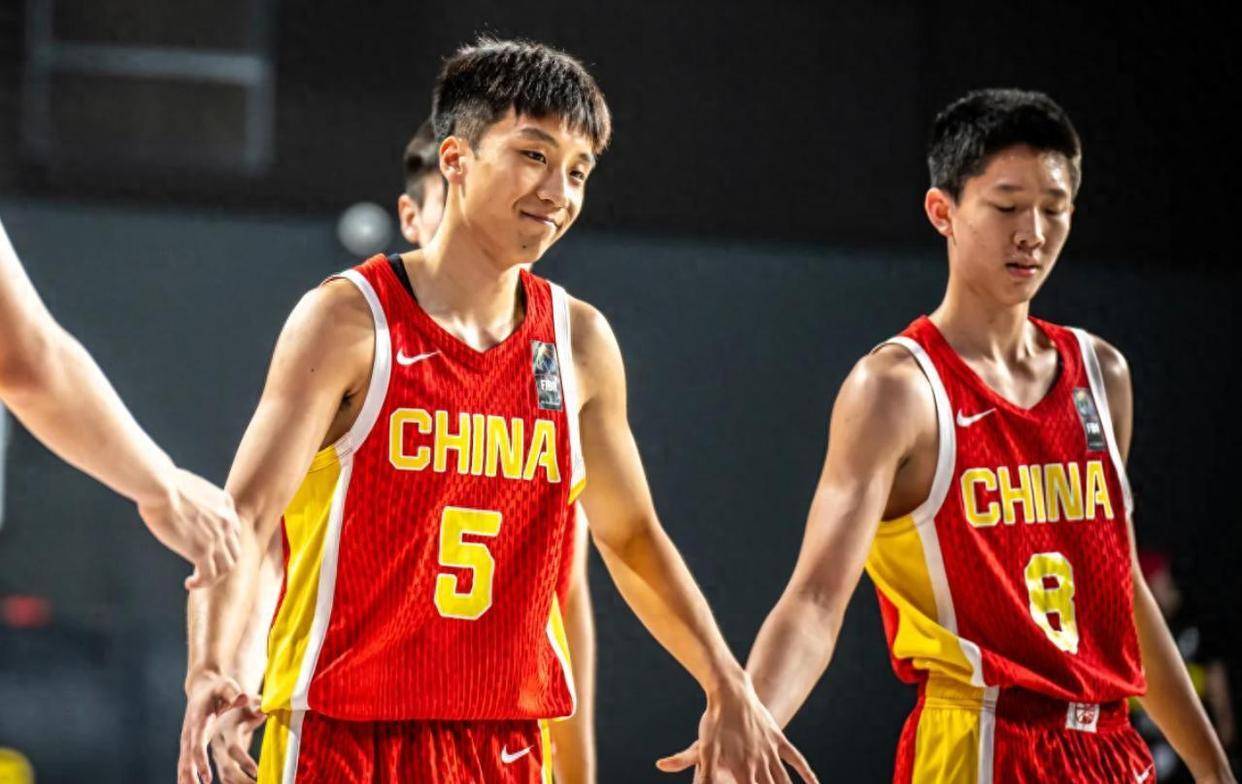 三分31中7、狂输26分！U17中国男篮惨败法国无缘八强，张懿赵杰3中0，差距真不是一点半点