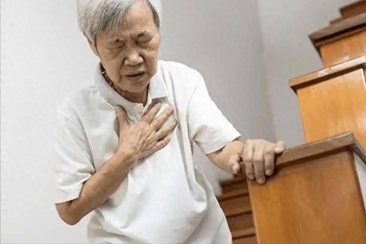 原创            高血脂一粒花生都不能吃？医生：不想患上脑梗，5种食物最好戒掉