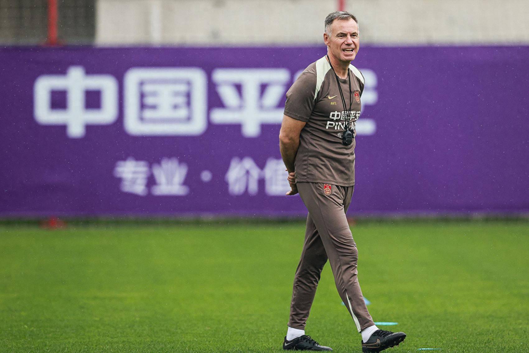 中国足协官方辟谣：中国女足主帅米利西奇辞职消息为虚假消息