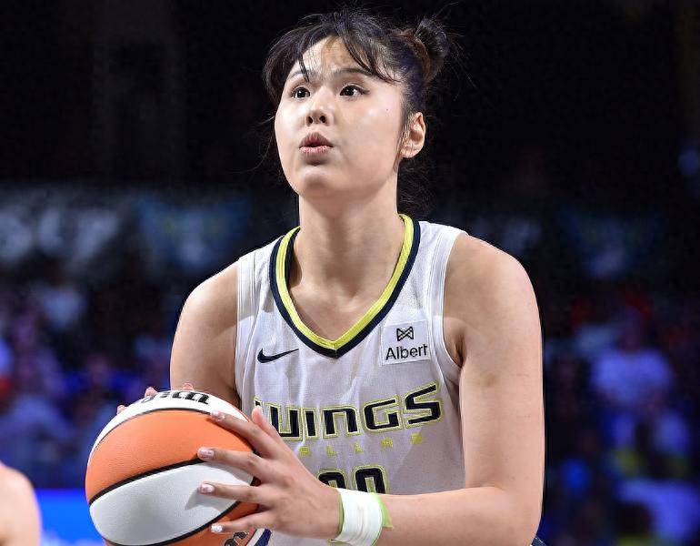 WNBA：李月汝5分钟4+2遭恶犯肘击下半场未登场 莫兰特观战飞翼险胜