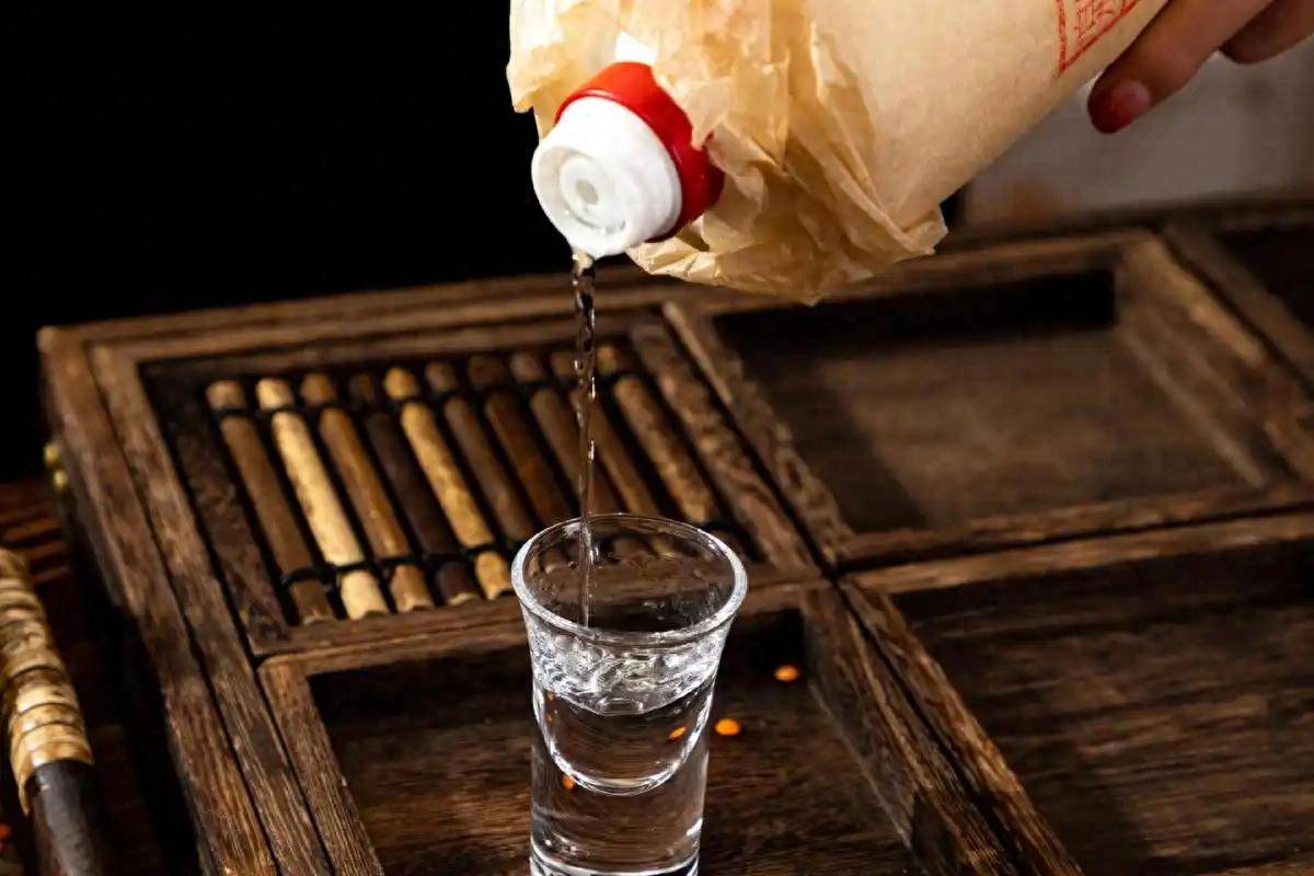 原创            白酒再次成为关注中心！医生发现：糖尿病喝白酒时，多留意5点！