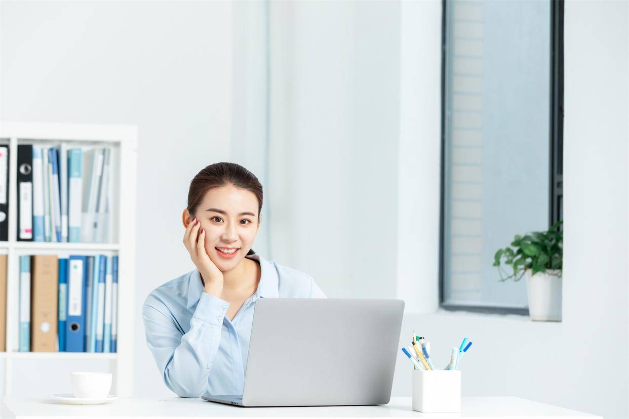 女孩做正颌手术反成鞋拔子脸：恢复至少要花
