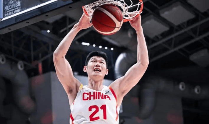 用了11年时间，从“无名之辈”到男篮核心！29岁正式成易建联接班人