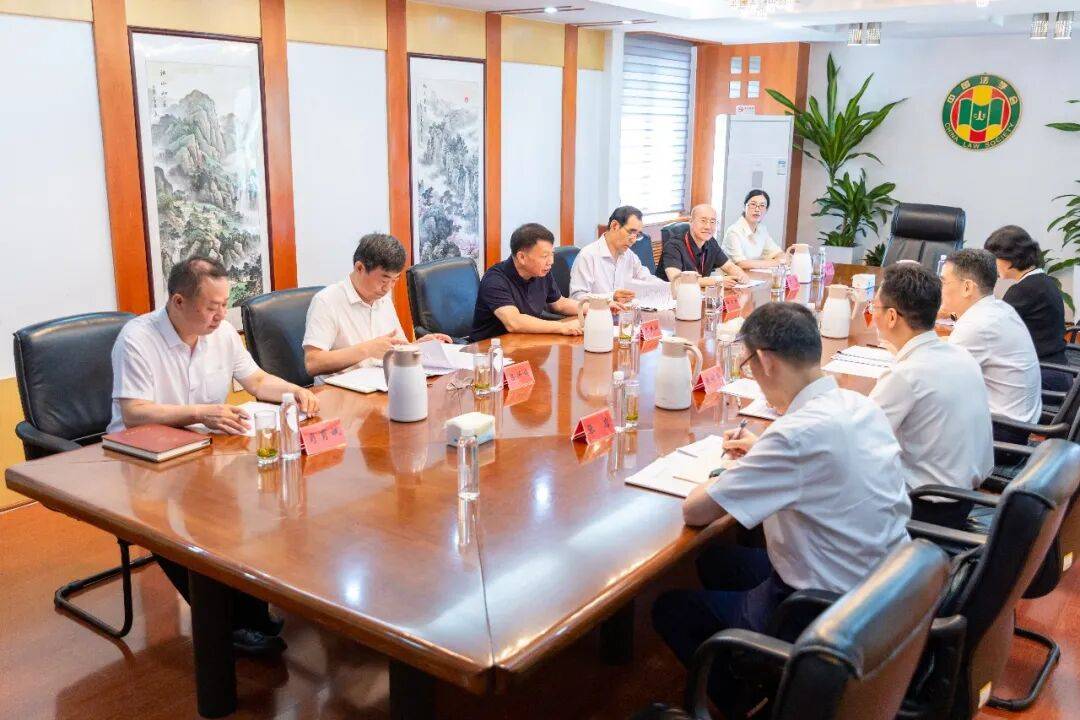 王洪祥与广州市法学会孙太平一行座谈 景汉朝参加