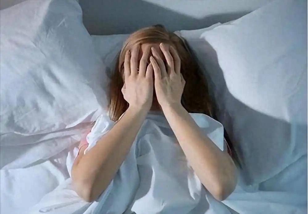 原创            睡觉时总在凌晨3、4点醒来，提醒：一般暗示4大疾病，别再大意了