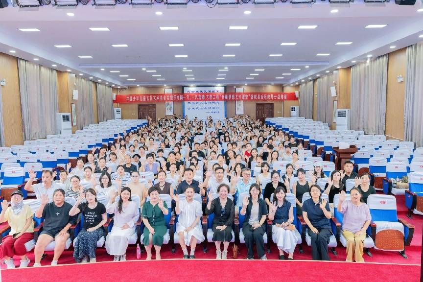 奔腾梦想艺术课堂虞城县圆满落幕：赋能基层美育师资助推义务教育优质均衡发展
