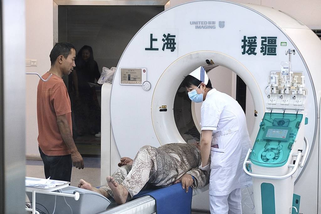 昆仑山下，像胡杨一样生长