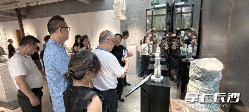 泥裹墨痕，火蕴清趣，彭赞宾陶艺展在长沙云山院开幕
