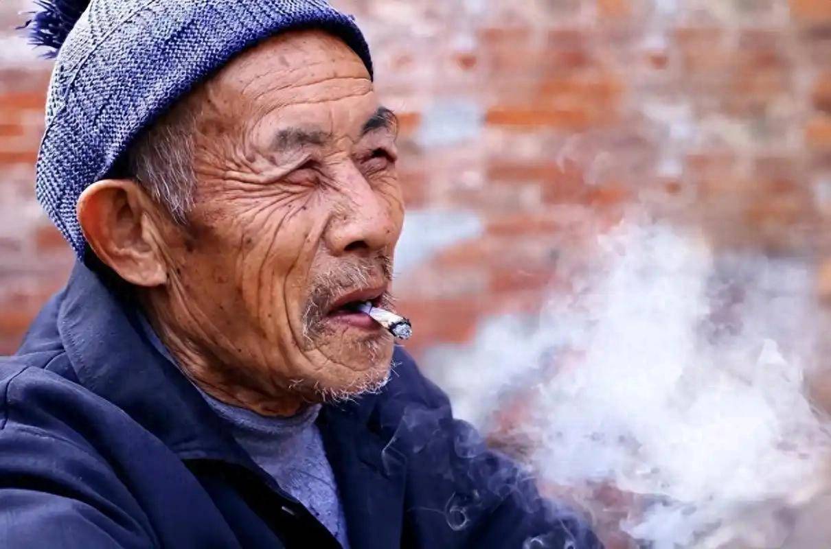 原创            抽烟又火了？医生研究发现：胰腺癌患者在抽烟时，需要多注意4点