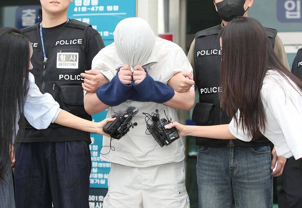 杀害中国女留学生的嫌疑人郑某，被韩方拘捕 -华闻时空