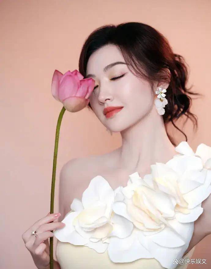 原创            景甜发文回应代孕风波：我不会为钱出卖我的爱情和灵魂，网友笑了