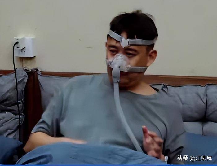 原创            身家亿万又如何！54岁黄磊靠呼吸机入睡，噩耗传来，蘑菇屋成心结