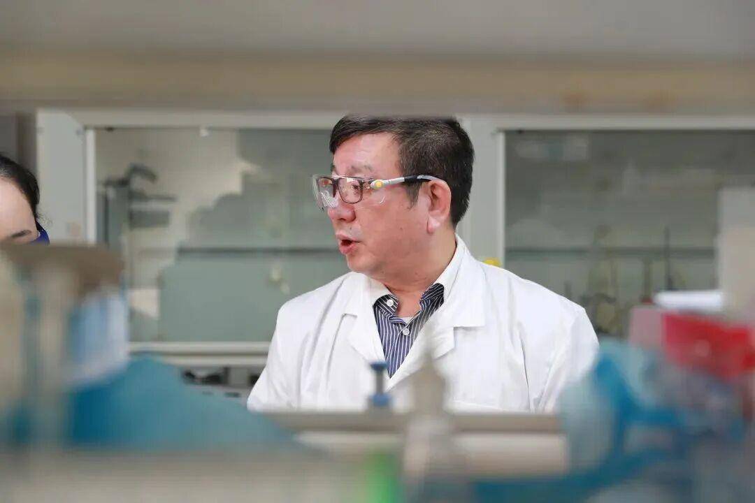 对话赵东元：“布袋院士”的“造孔”人生｜科学家·马上回答
