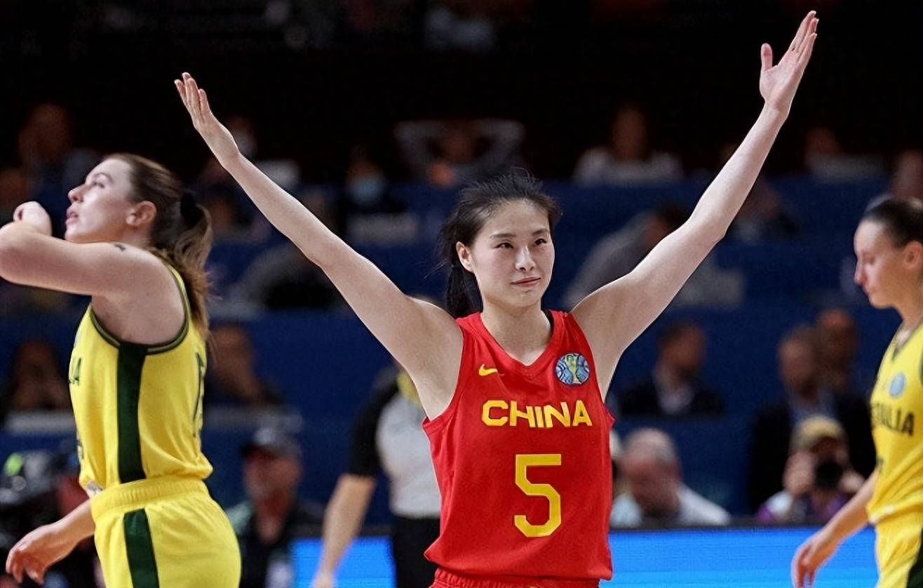 中国女篮遭遇意外！世界杯未开打先伤猛将：王牌后卫90度崴脚！