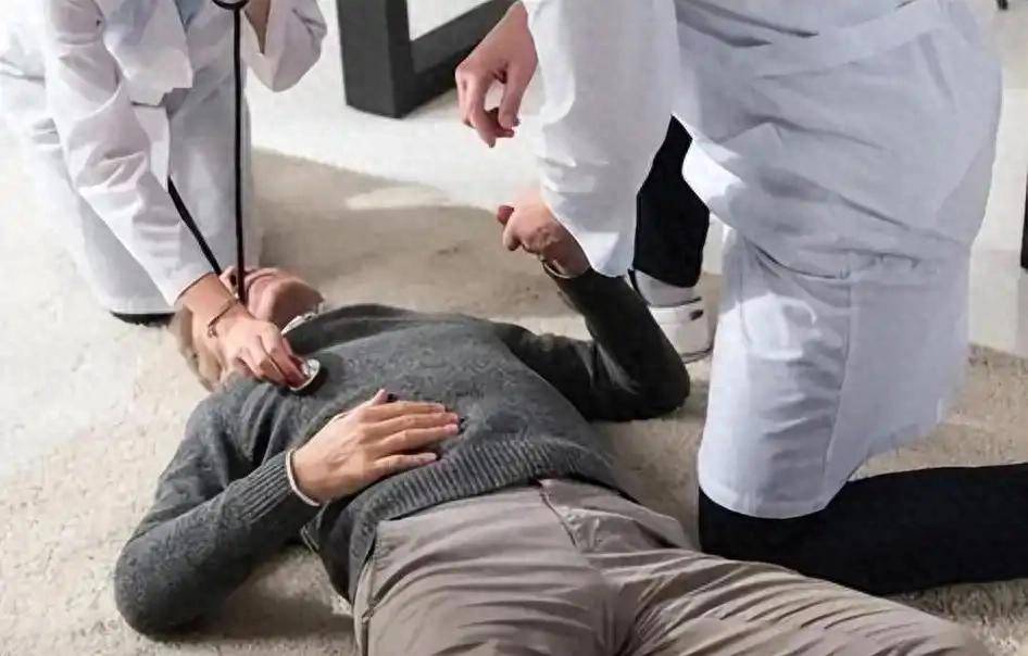 原创            心源性猝死的人越来越多？医生再次强调：宁可吃猪肉，也别做4事