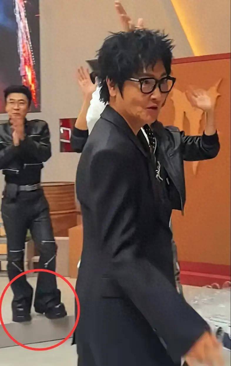原创            披荆斩棘的哥哥：180男星都穿厚底鞋，只有曹骏穿双运动鞋就来了
