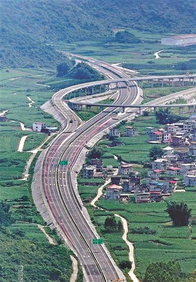 收费期限届满后的高速公路由政府统一管理