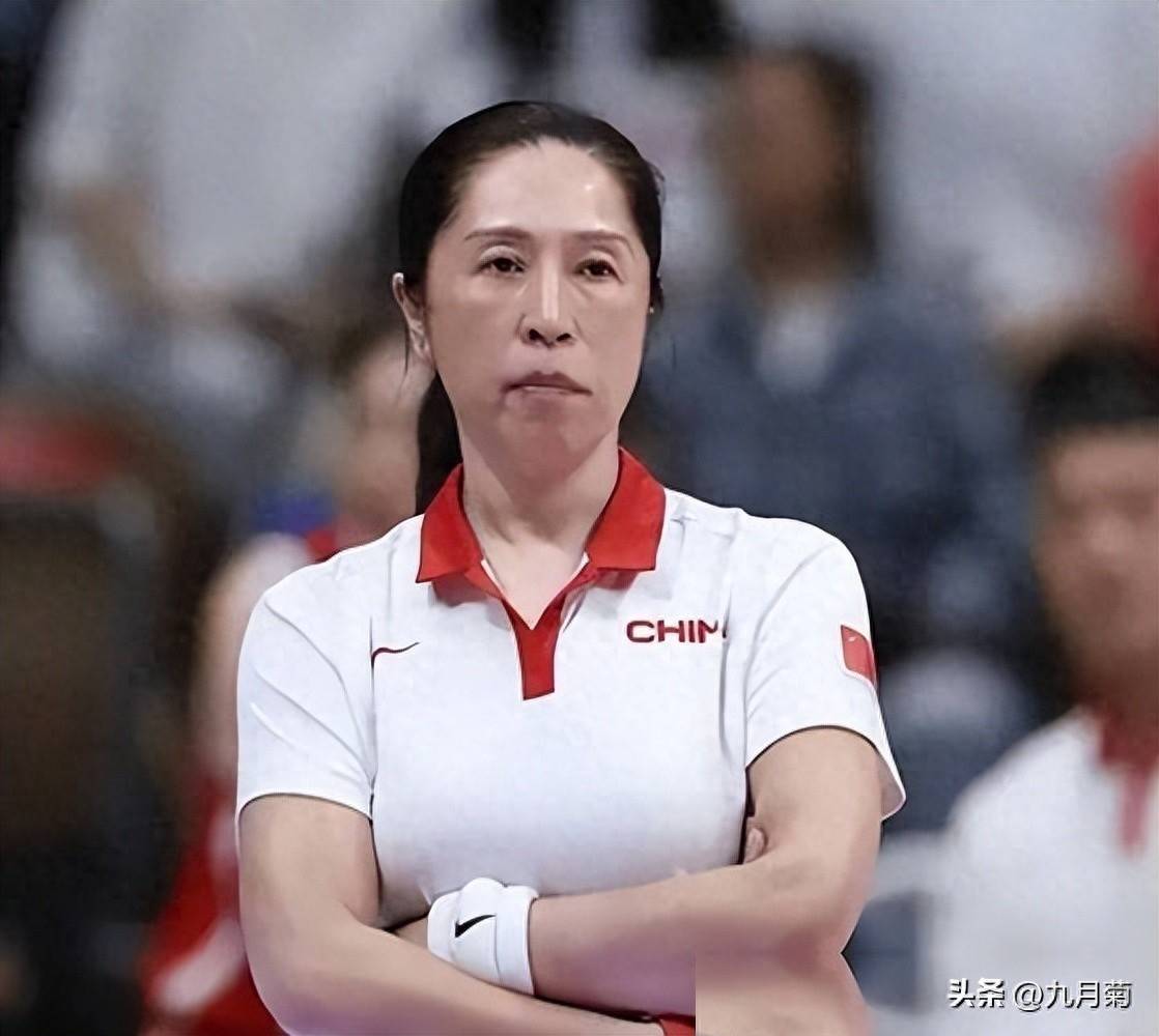 原来他俩是夫妻，妻子曾是中国女篮主帅，丈夫从运动员转行当导演
