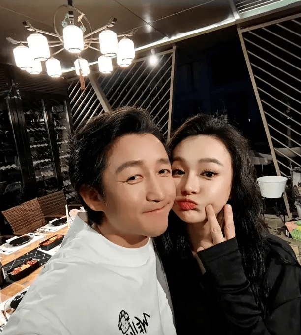 一盏吊灯300万，创业亏光家底，邹市明夫妇的债快要还清了