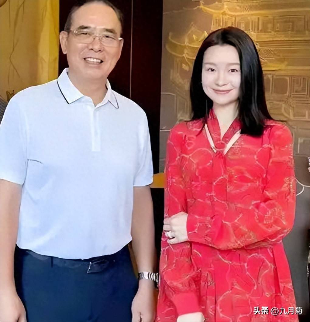 64岁蔡振华老婆，居然是我们熟悉的她，如今演员儿子成两人的骄傲