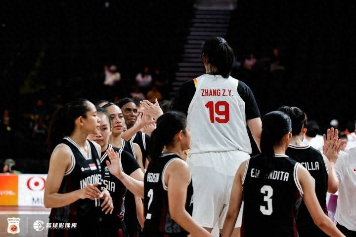 印尼惨败给中国女篮！印尼主帅大喊：中国队有张子宇，比赛不公平