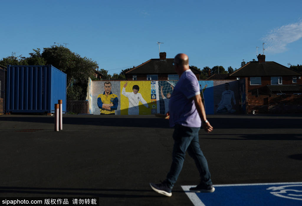 戈登：亚马尔完全处于另一个层次，我认为他是世界最佳边锋