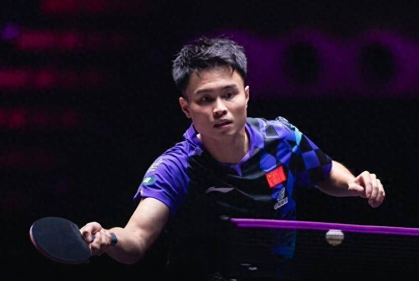 张本智和0-3惨败！国乒29岁名将太争气：周启豪横扫世界第三进8强，三局关键分全赢