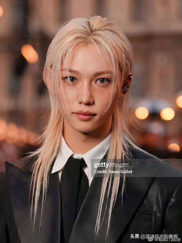 LV女装秀男模生图曝光!淡金长发黑西装,打破性别定义太帅(图9) LV女装秀男模生图曝光!淡金长发黑西装,打破性别定义太帅(图9)