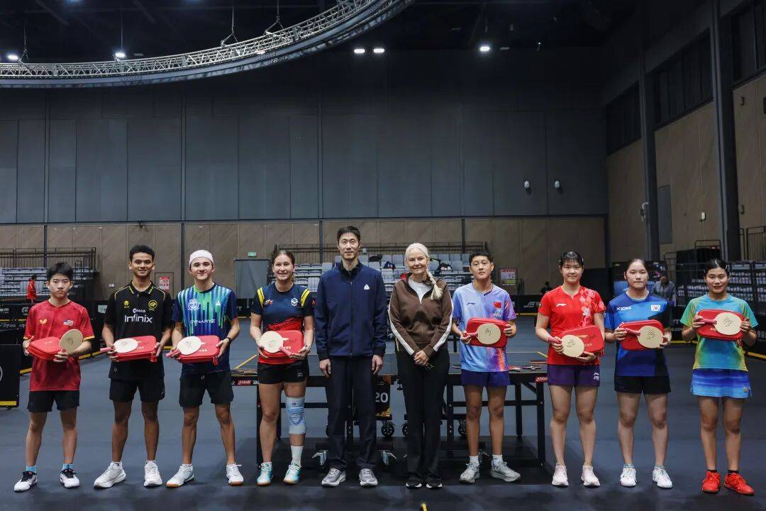 WTT中国青少年大满贯明日开赛，王励勤与索林探望备战运动员