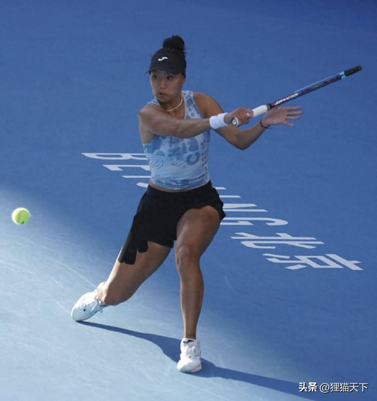 李吉妮是华裔网球美女，也叫李安，她跟刘婧文同龄26岁