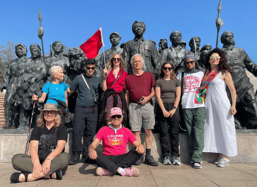 美国反战组织“粉色代码”组团赴华“探索红色革命之旅”，福克斯新闻急眼了 -华闻时空