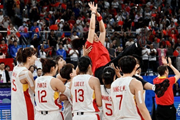 十月份中国女篮喜报不断！三名主力李梦、李月汝、韩旭 曝出新动向