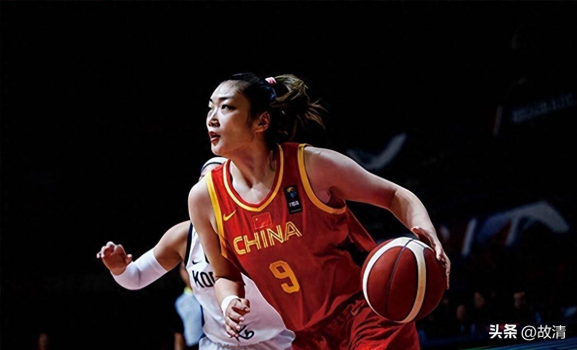 10月中国女篮喜讯不断！三大名将李梦、李月汝、韩旭，迎来新动向