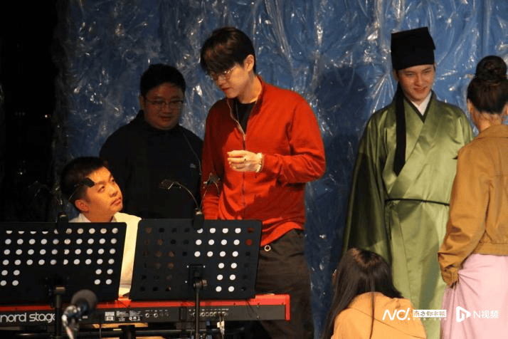 经典:新生代导演邱景亮：要魅力，不要角色，让戏剧回归个人趣味(图2)