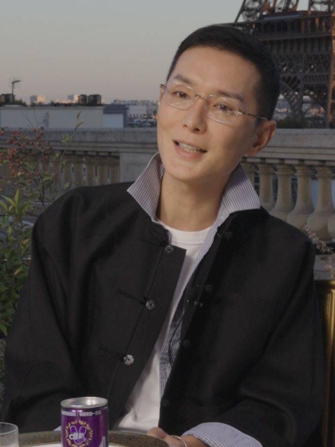 唯怡巴黎时装周:VOGUE对话陈都灵,演绎天然美的真实瞬间(图4) 唯怡巴黎时装周:VOGUE对话陈都灵,演绎天然美的真实瞬间(图4)