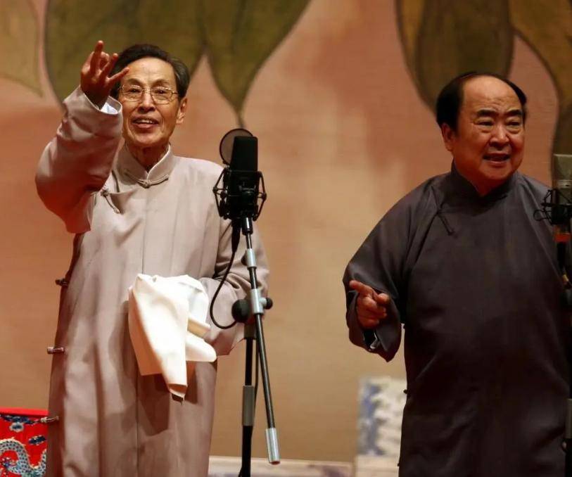王佩元近照曝光，身形消瘦需拄拐！老观众感慨：当年捧哏也老了(图23)