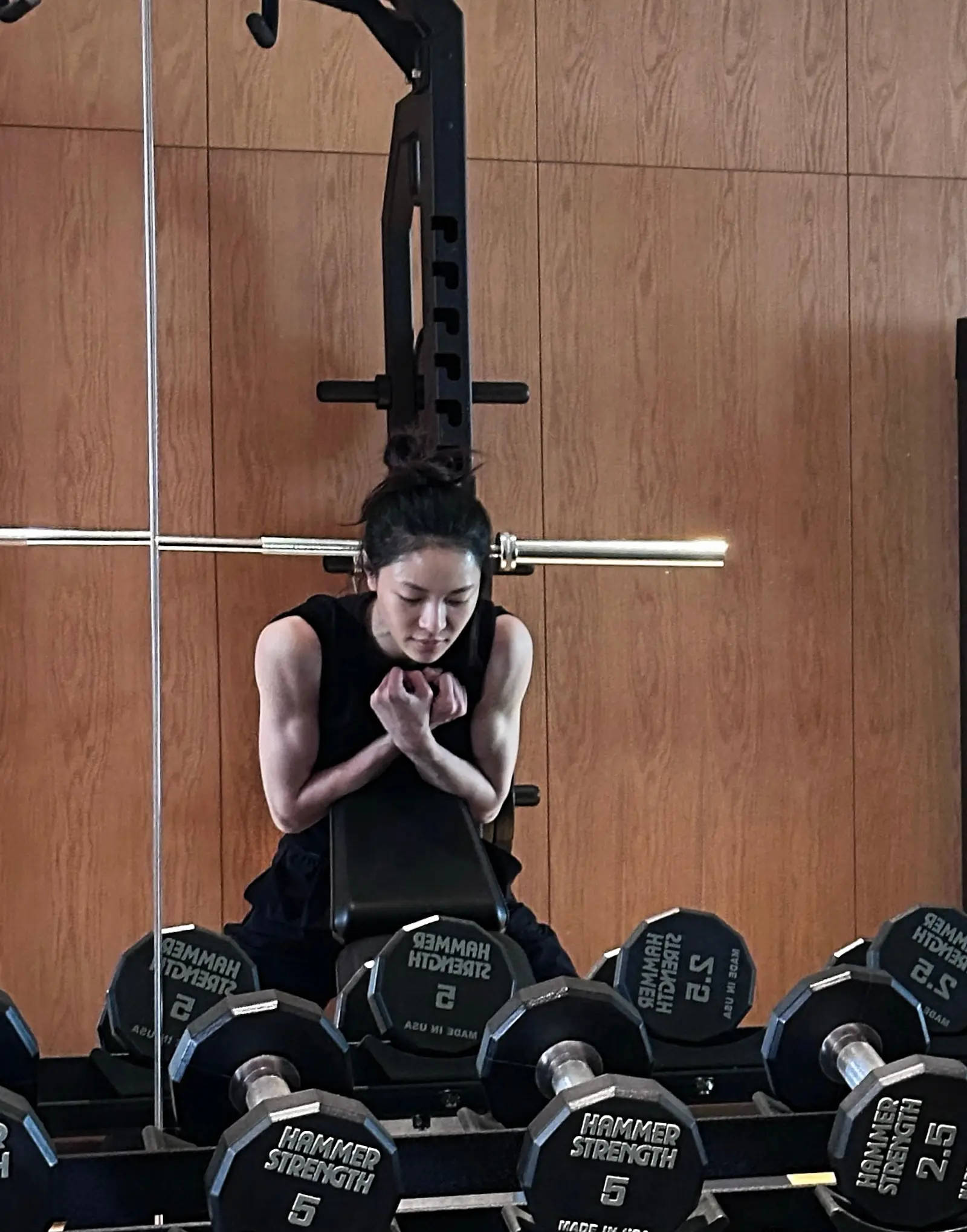 钟楚曦晒健身照大方展露手臂肌肉！健好意思躯壳超吸睛