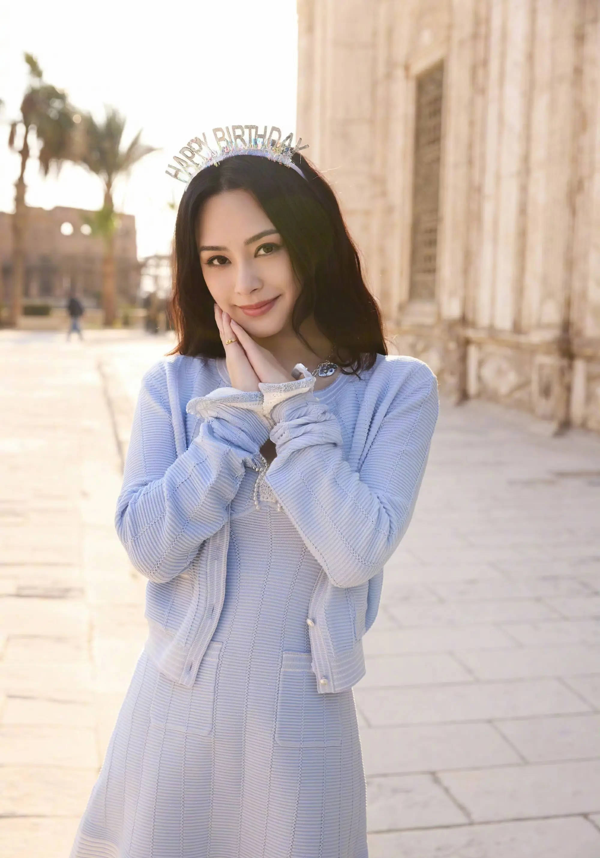 钟欣潼诞辰跻身花海 霍汶希卡点送祝愿脸色满分