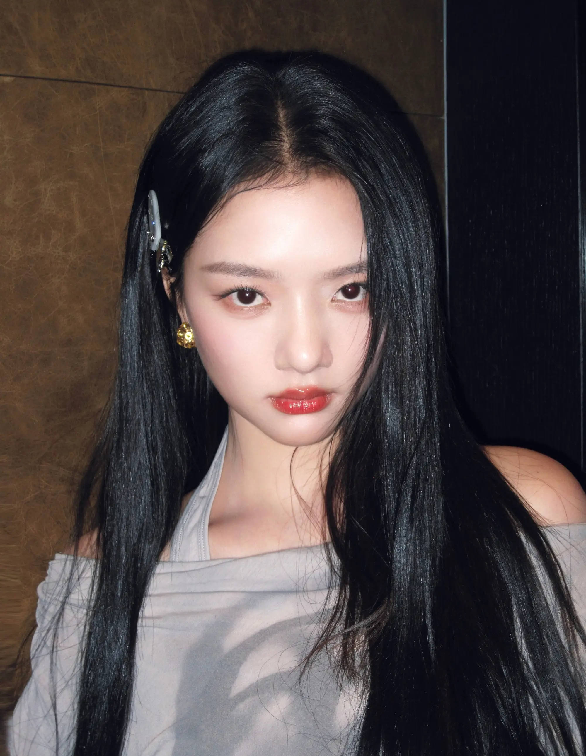 任敏随拍大秀精良锁骨 满脸胶原卵白皮肤亮到发光