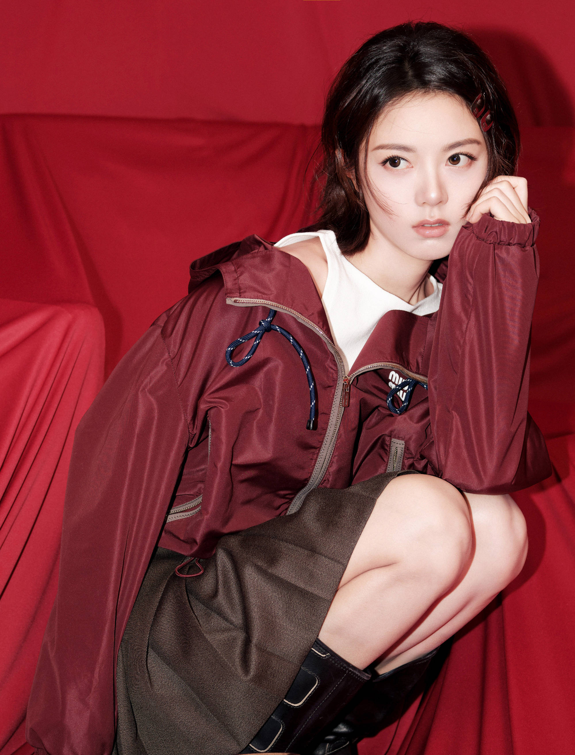 赵今麦穿表露外衣又甜又酷 视力千里静尽显优雅大气